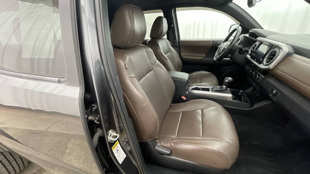 Thumbnail: 2016 Toyota Tacoma - 24