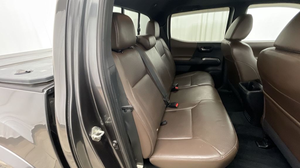 Thumbnail: 2016 Toyota Tacoma - 23