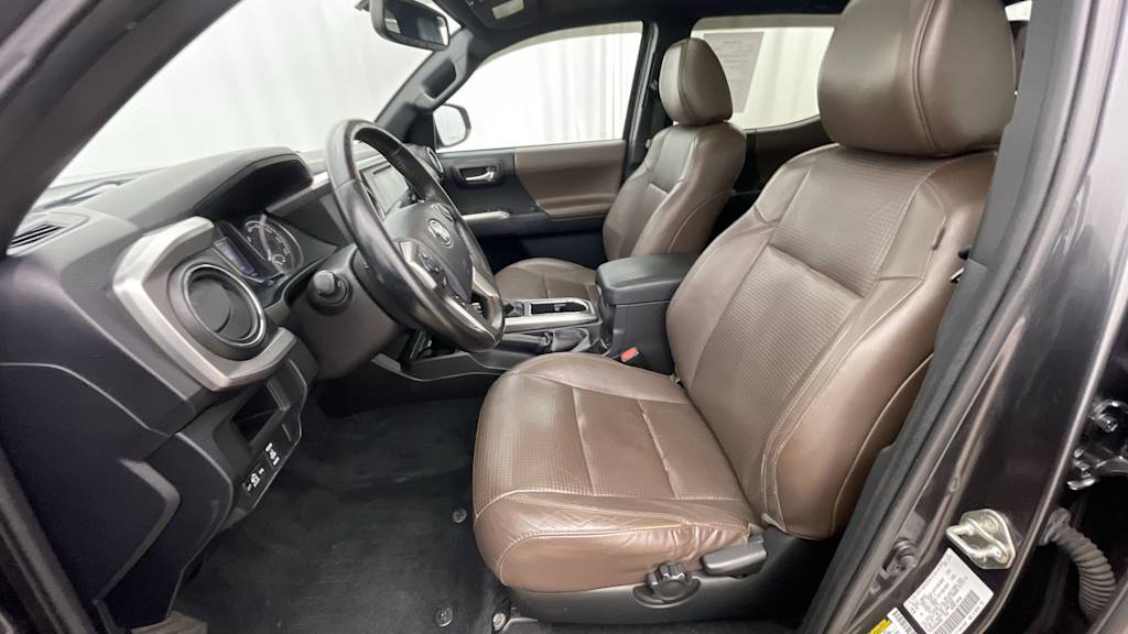 Thumbnail: 2016 Toyota Tacoma - 11