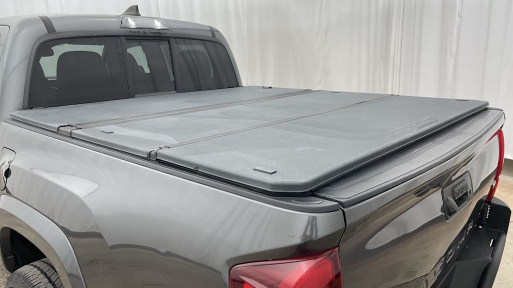 Thumbnail: 2016 Toyota Tacoma - 33