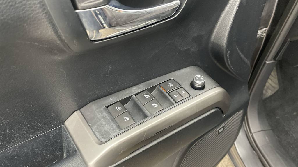 Thumbnail: 2016 Toyota Tacoma - 20