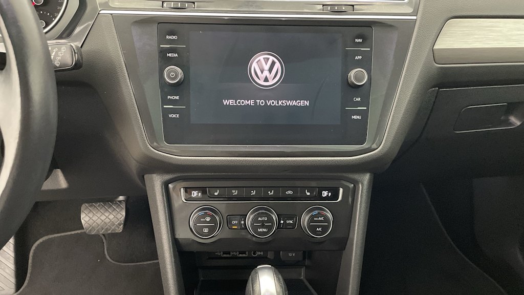 Thumbnail: 2018 Volkswagen Tiguan - 30