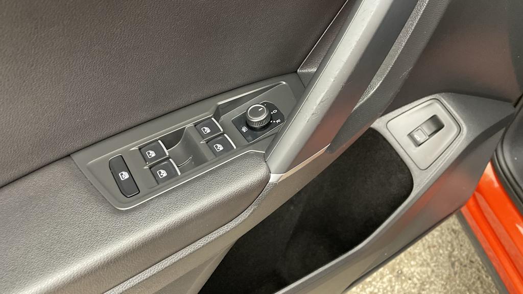 Thumbnail: 2018 Volkswagen Tiguan - 21