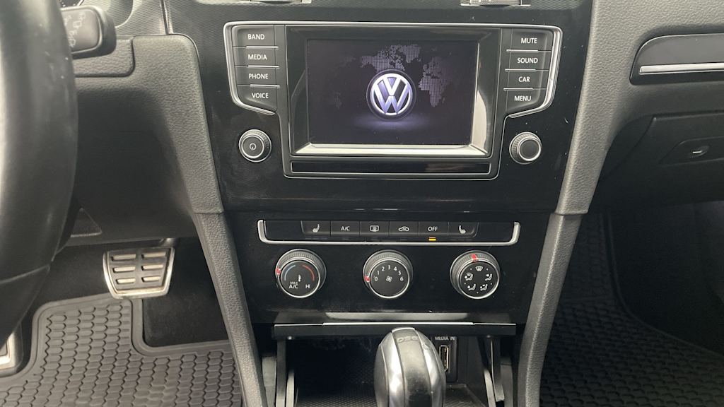 Thumbnail: 2015 Volkswagen Golf - 28