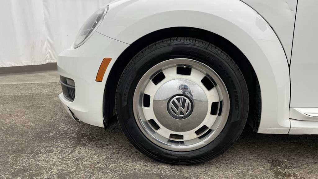 Thumbnail: 2015 Volkswagen Beetle - 7