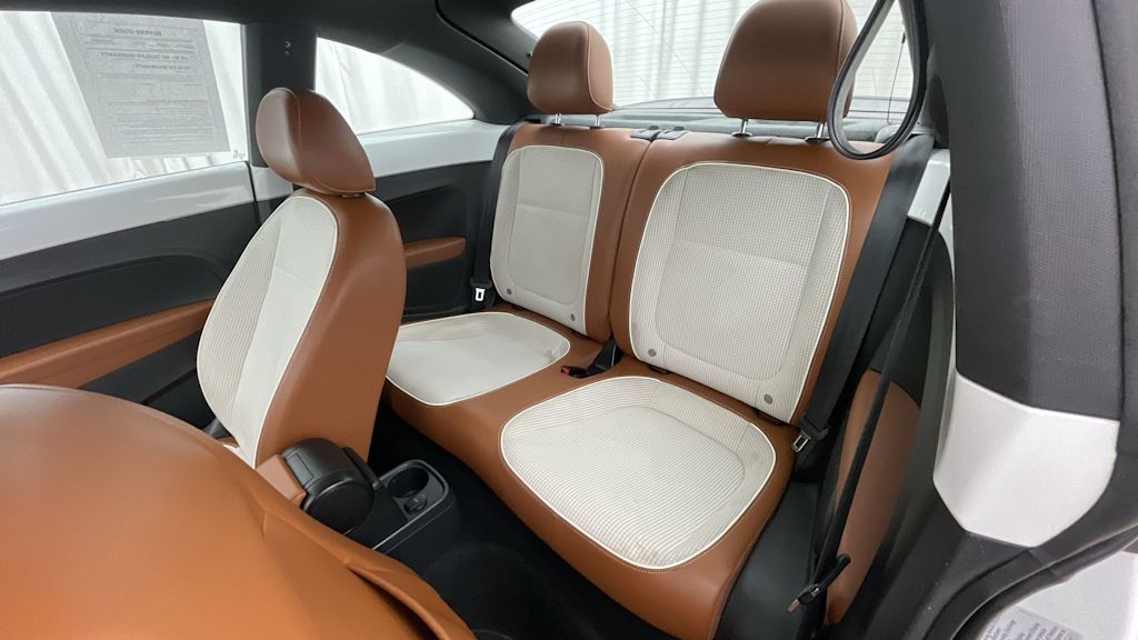 Thumbnail: 2015 Volkswagen Beetle - 12