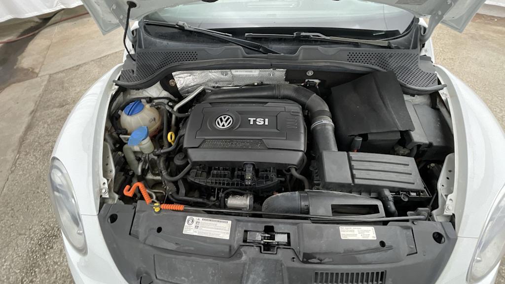 Thumbnail: 2015 Volkswagen Beetle - 8