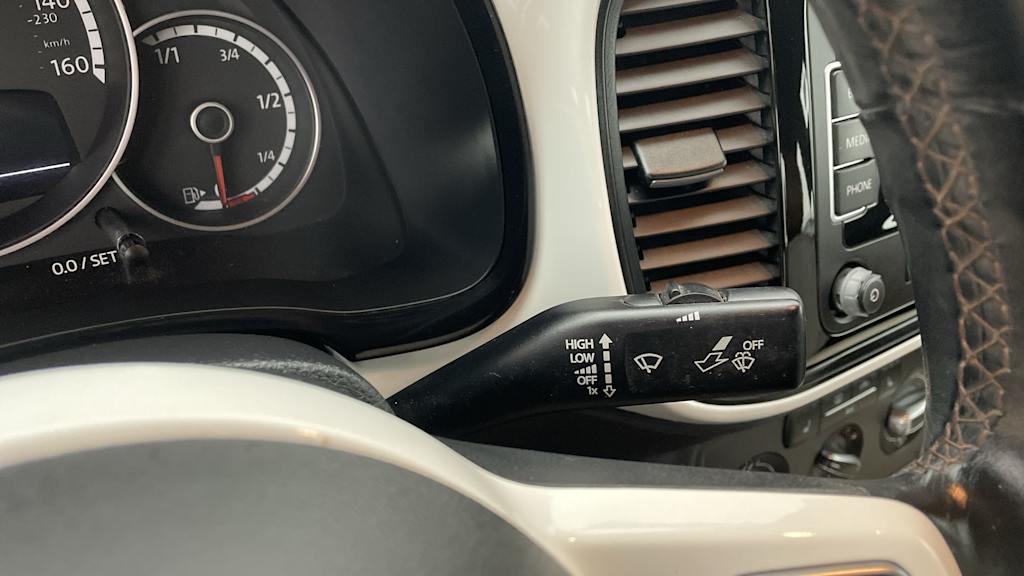 Thumbnail: 2015 Volkswagen Beetle - 25