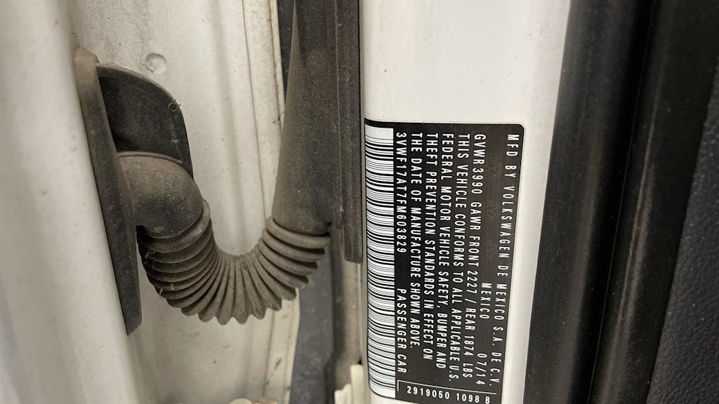 Thumbnail: 2015 Volkswagen Beetle - 18