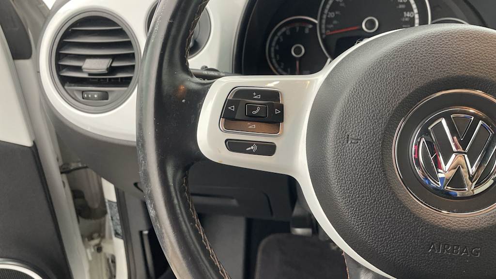 Thumbnail: 2015 Volkswagen Beetle - 23