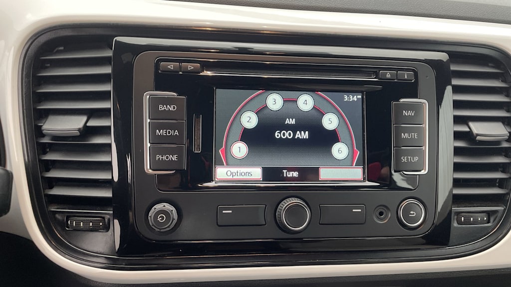 Thumbnail: 2015 Volkswagen Beetle - 28