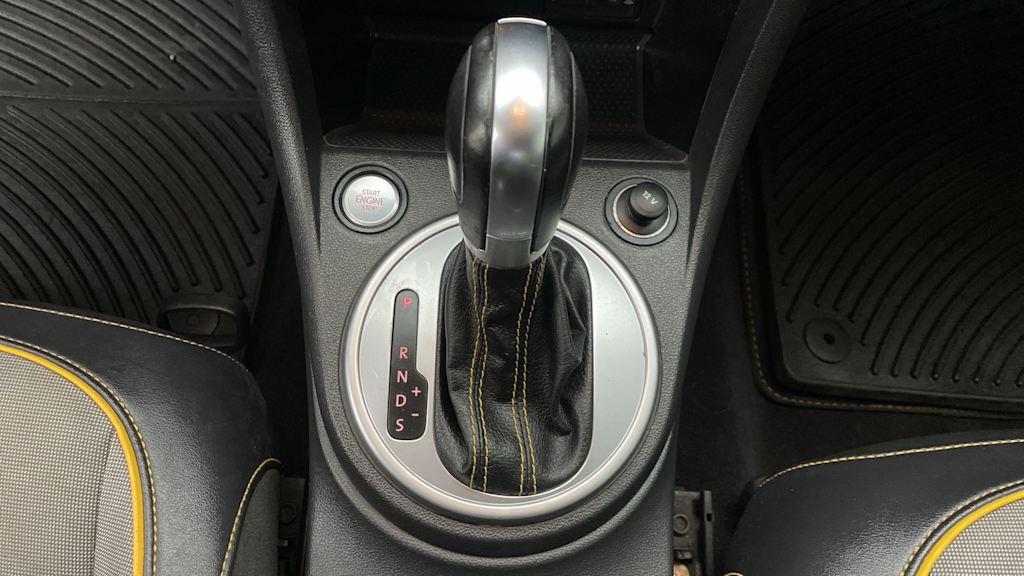 Thumbnail: 2016 Volkswagen Beetle - 30