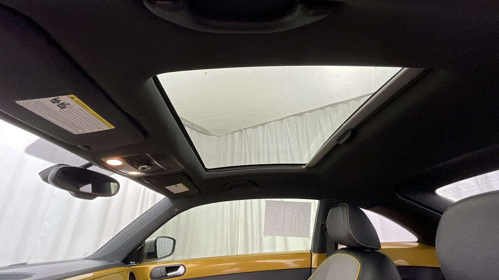 Thumbnail: 2016 Volkswagen Beetle - 21