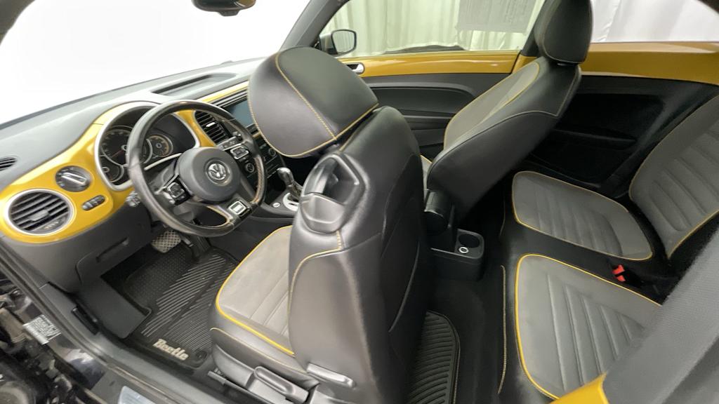 Thumbnail: 2016 Volkswagen Beetle - 20