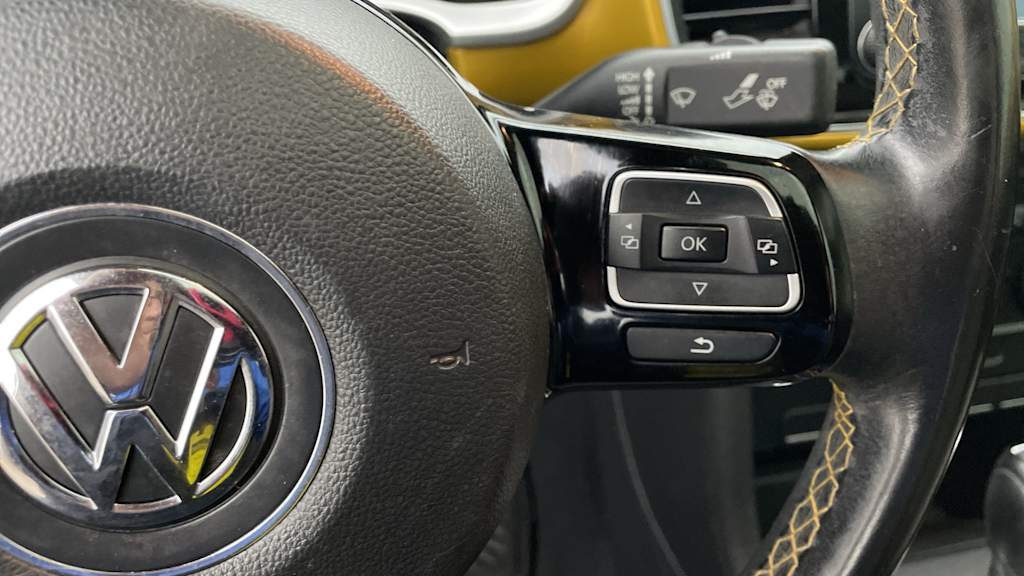 Thumbnail: 2016 Volkswagen Beetle - 25