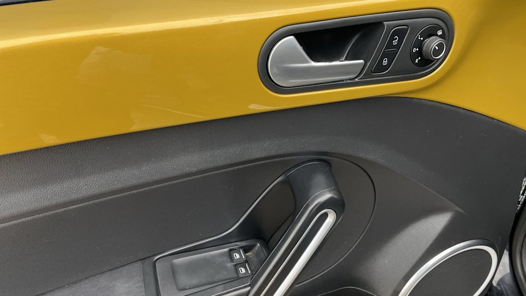 Thumbnail: 2016 Volkswagen Beetle - 19