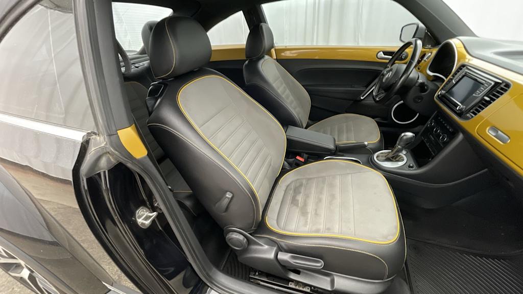 Thumbnail: 2016 Volkswagen Beetle - 23