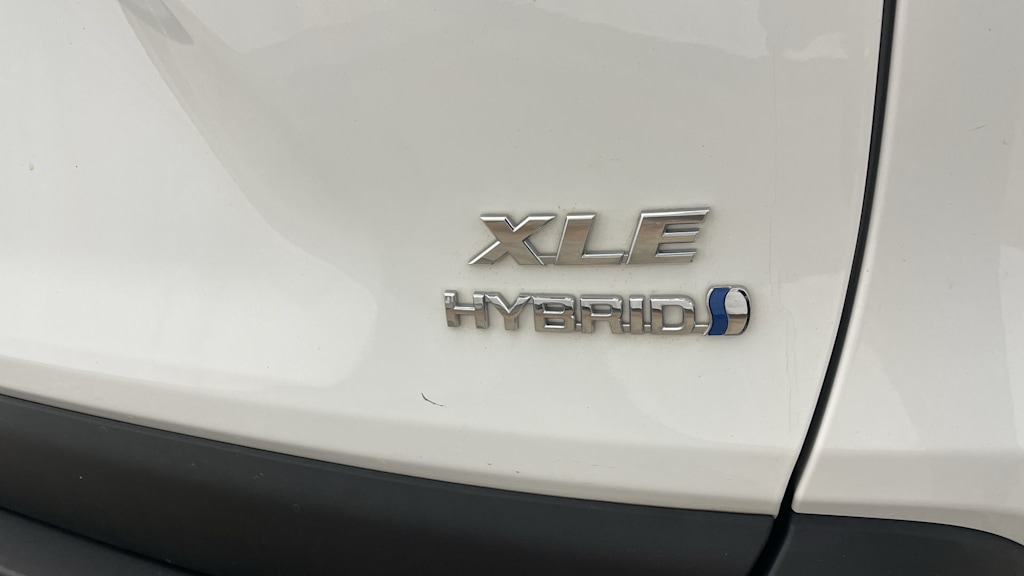 Thumbnail: 2021 Toyota RAV4 - 6