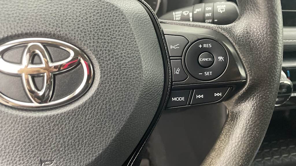 Thumbnail: 2021 Toyota RAV4 - 25