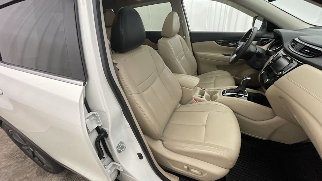 Thumbnail: 2019 Nissan Rogue - 25