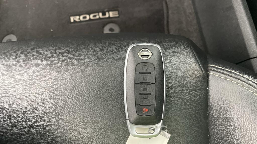 2023 Nissan Rogue SL 19