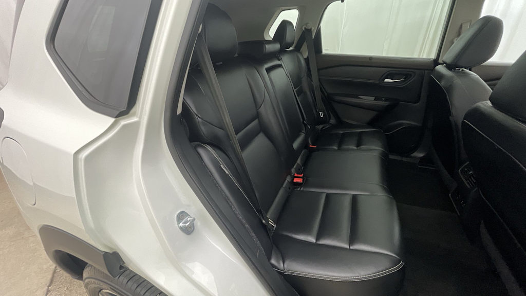 2023 Nissan Rogue SL 24