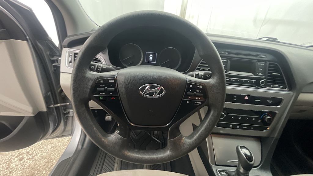 Thumbnail: 2017 Hyundai Sonata - 9