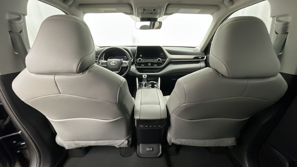 Thumbnail: 2023 Toyota Highlander - 20