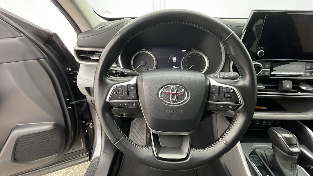 Thumbnail: 2023 Toyota Highlander - 9