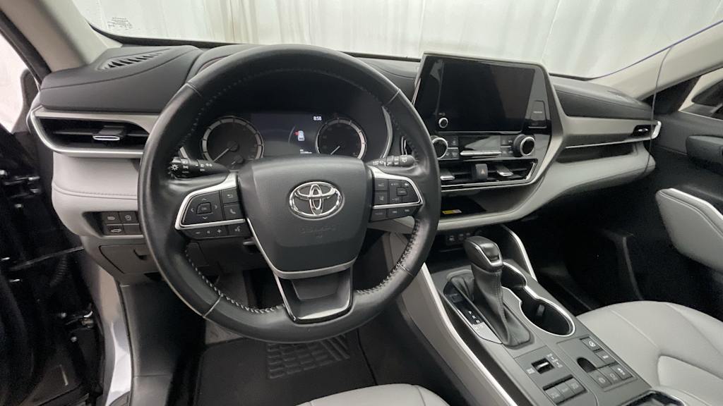Thumbnail: 2023 Toyota Highlander - 2