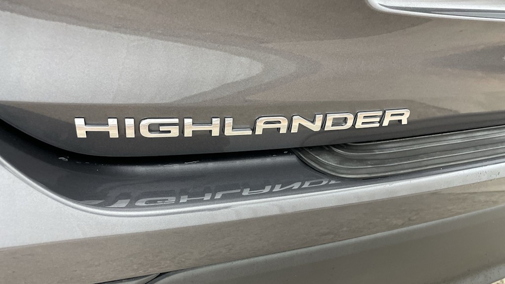 Thumbnail: 2023 Toyota Highlander - 39