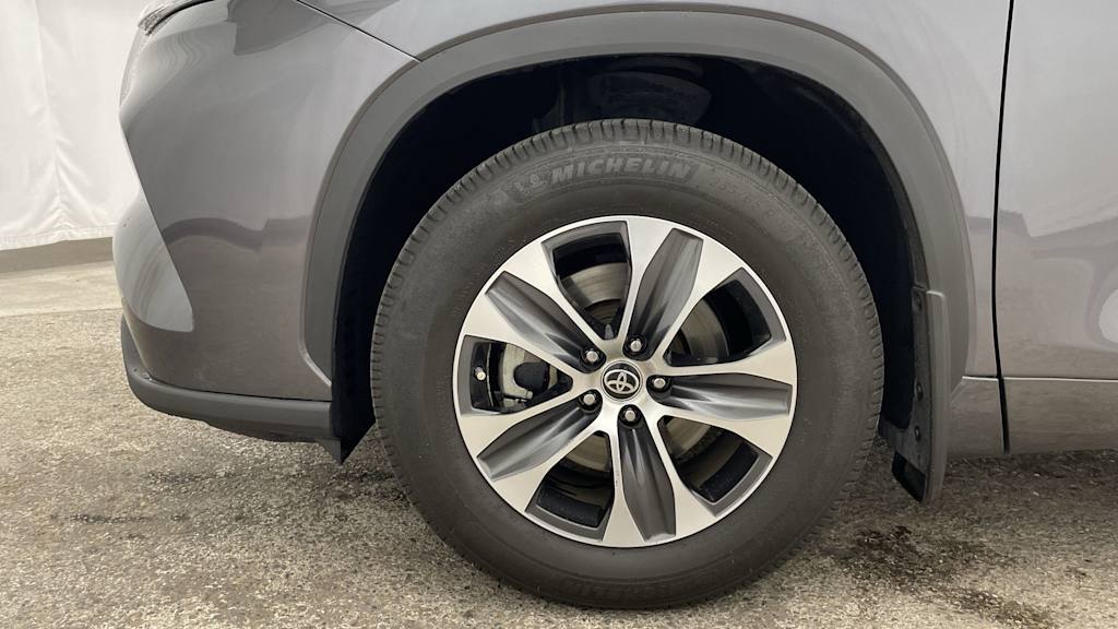Thumbnail: 2023 Toyota Highlander - 7