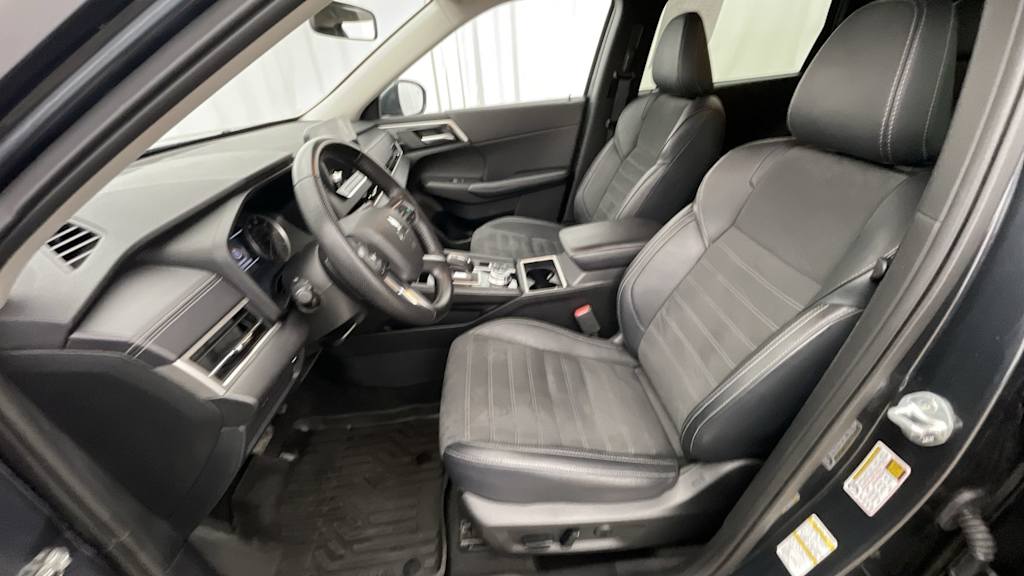 Thumbnail: 2024 Mitsubishi Outlander - 12