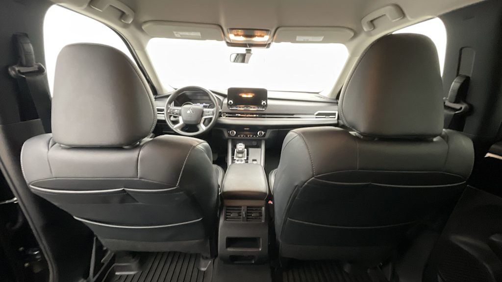 Thumbnail: 2024 Mitsubishi Outlander - 10