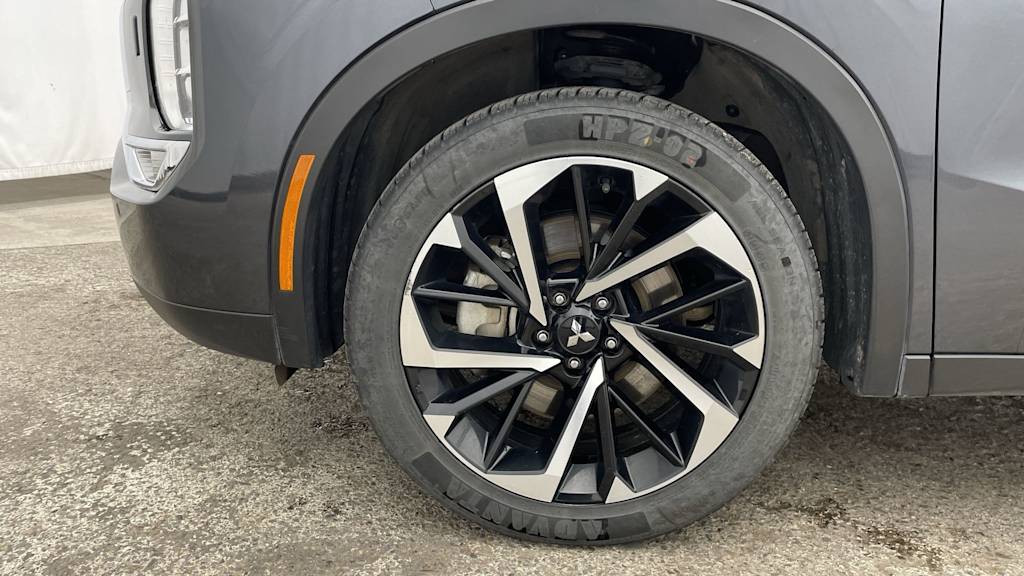 Thumbnail: 2024 Mitsubishi Outlander - 8