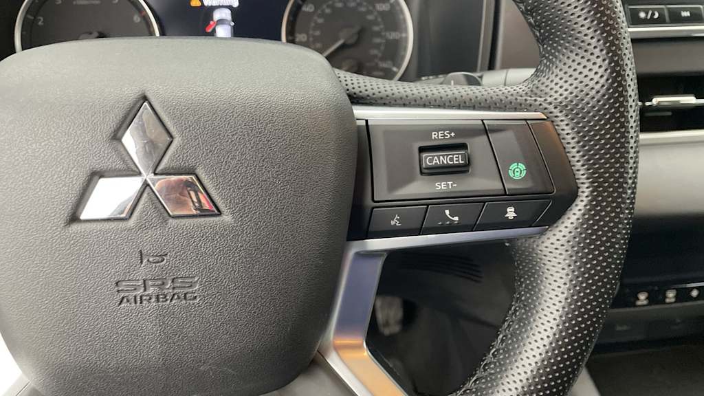 Thumbnail: 2024 Mitsubishi Outlander - 26