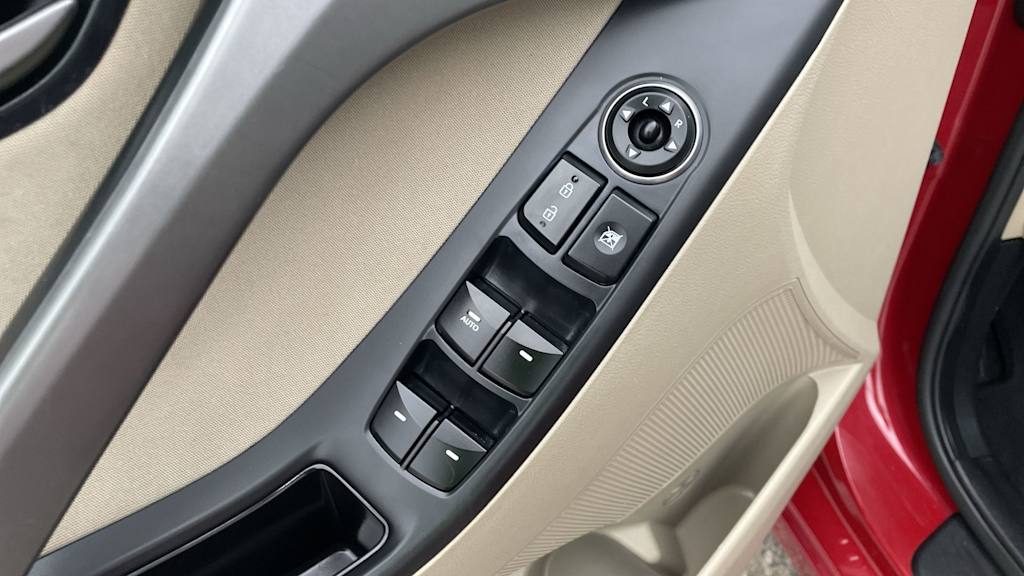 Thumbnail: 2015 Hyundai Elantra - 19