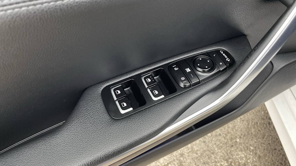 Thumbnail: 2018 Kia Stinger - 19