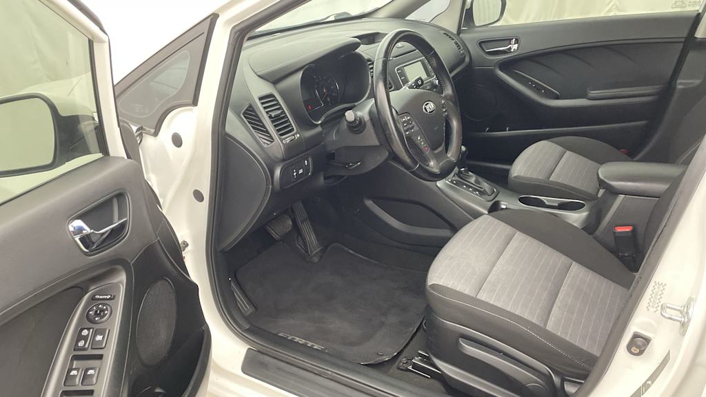 Thumbnail: 2016 Kia Forte - 10