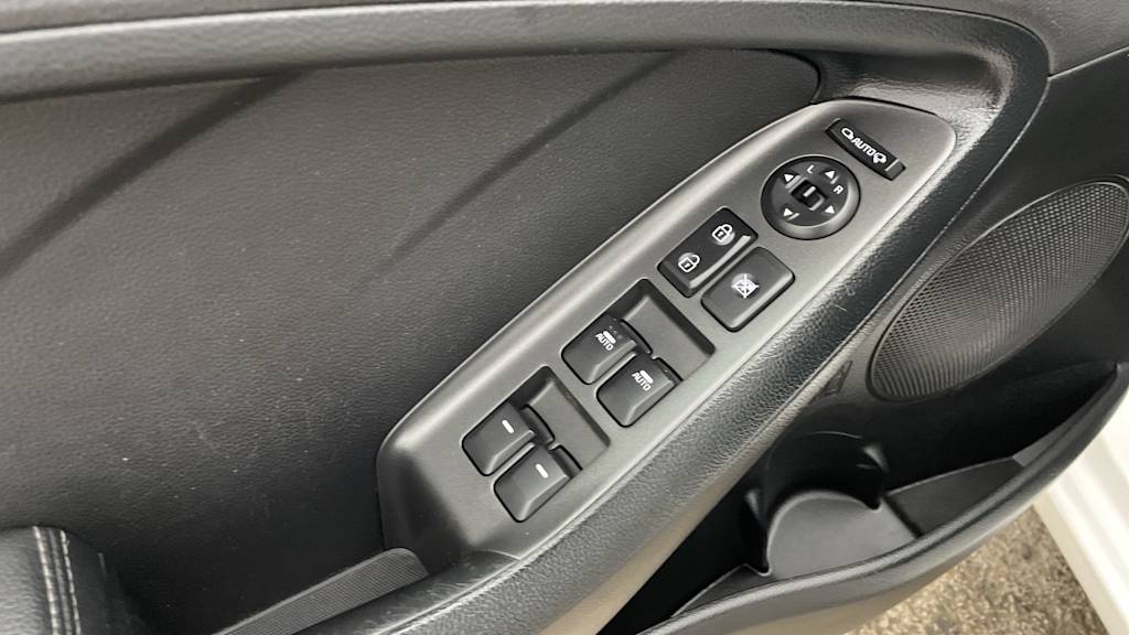 Thumbnail: 2016 Kia Forte - 19