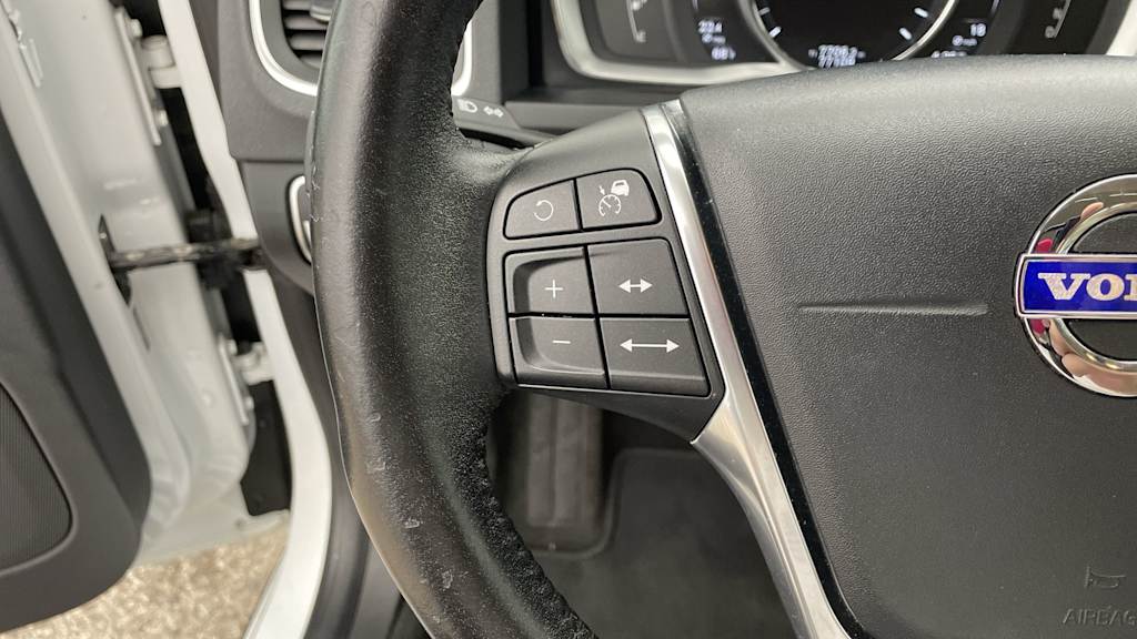 Thumbnail: 2017 Volvo S60 - 25