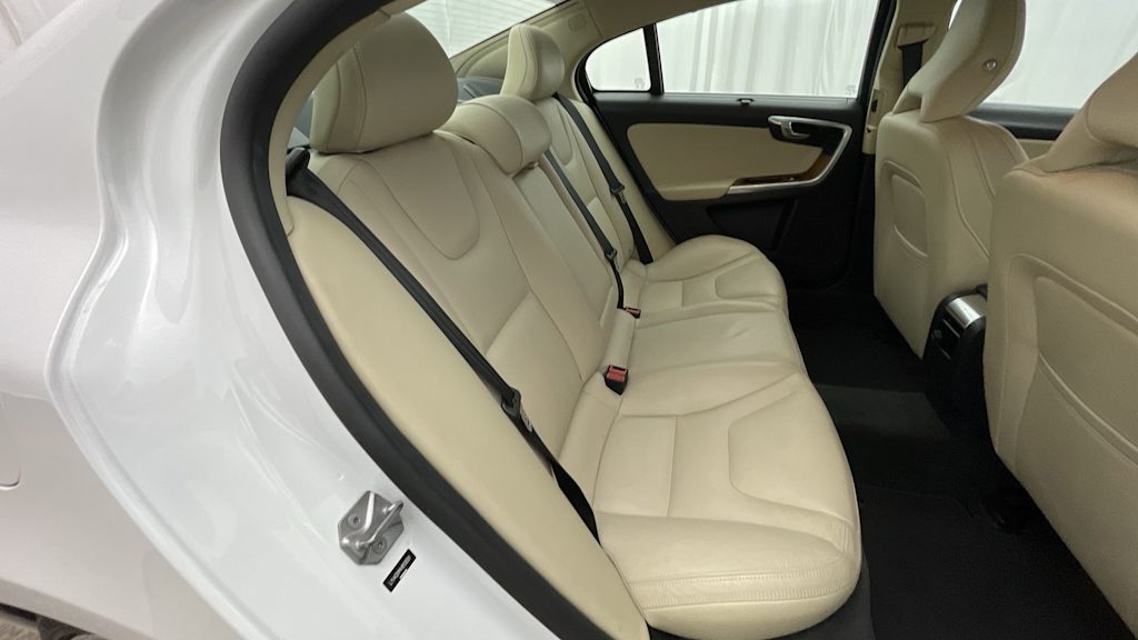 Thumbnail: 2017 Volvo S60 - 23