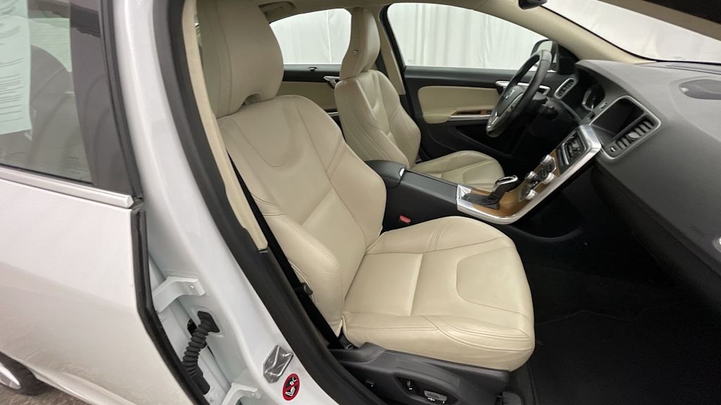Thumbnail: 2017 Volvo S60 - 24