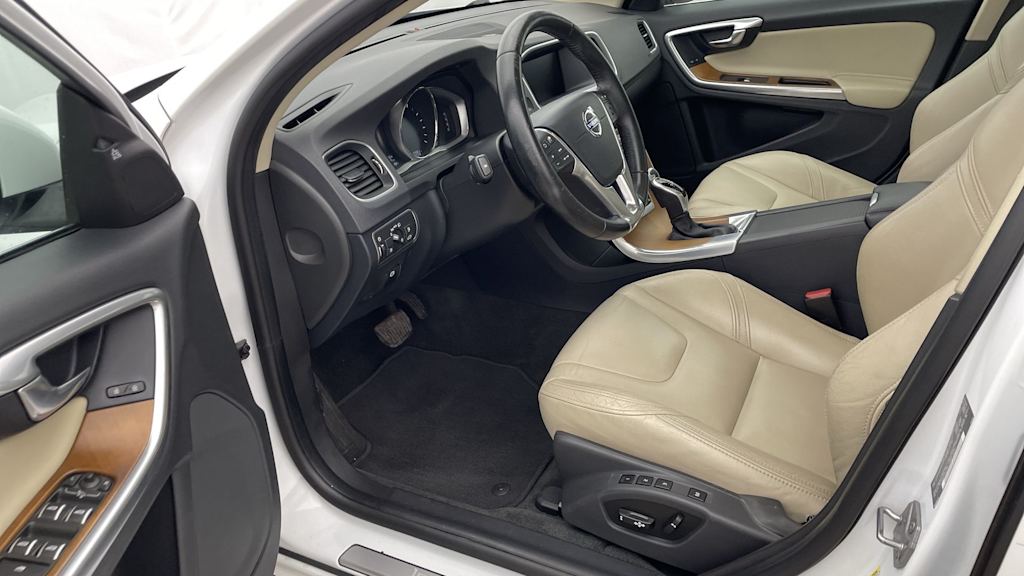 Thumbnail: 2017 Volvo S60 - 10