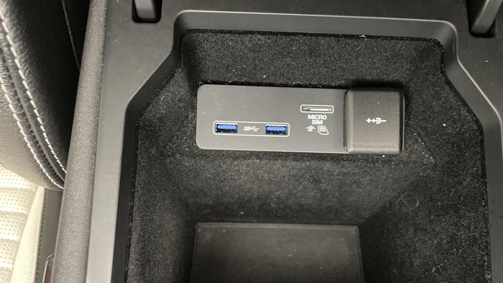 Thumbnail: 2020 Land Rover Discovery Sport - 35