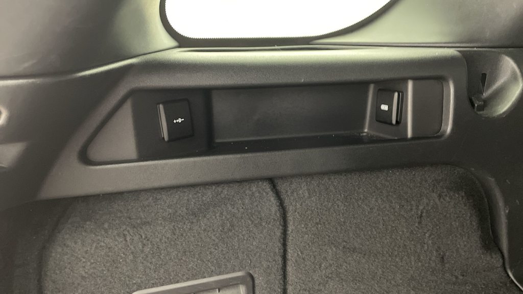 Thumbnail: 2020 Land Rover Discovery Sport - 37