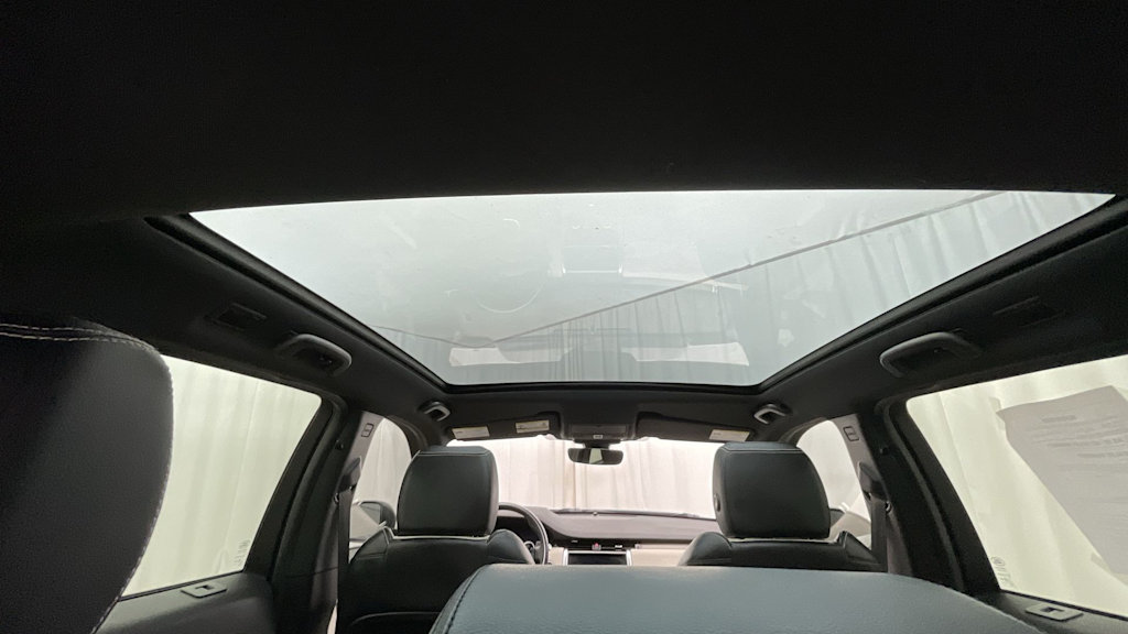 Thumbnail: 2020 Land Rover Discovery Sport - 23