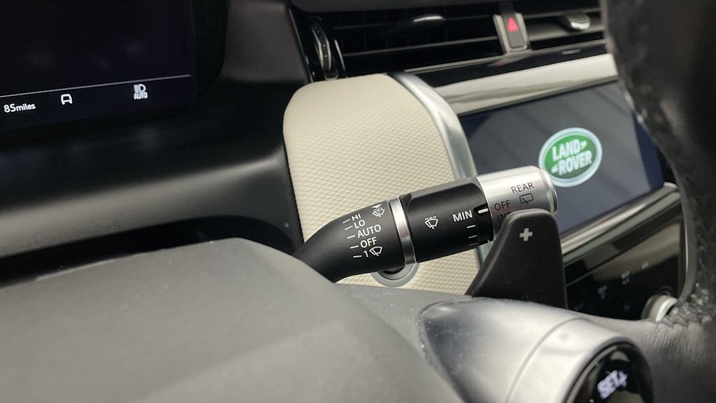 Thumbnail: 2020 Land Rover Discovery Sport - 16