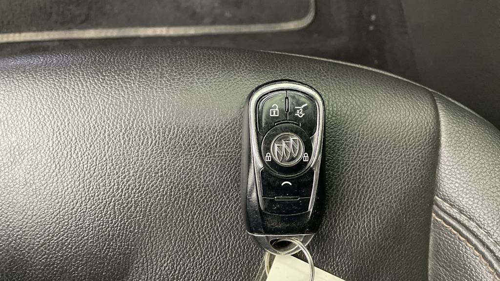 Thumbnail: 2018 Buick Regal - 18