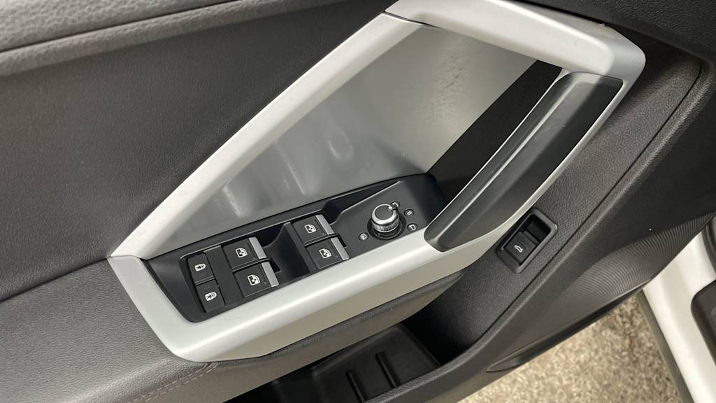 Thumbnail: 2020 Audi Q3 - 20